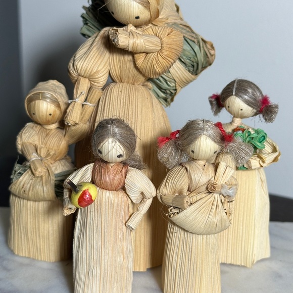 VINTAGE HANDMADE CORNHUSK MOM & HER PRETTY GIRLS - Picture 15 of 15
